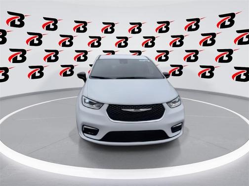 2025 Chrysler Pacifica Hybrid Select