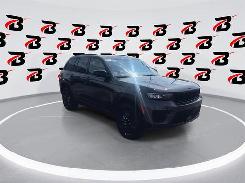 2025 Jeep Grand Cherokee Laredo