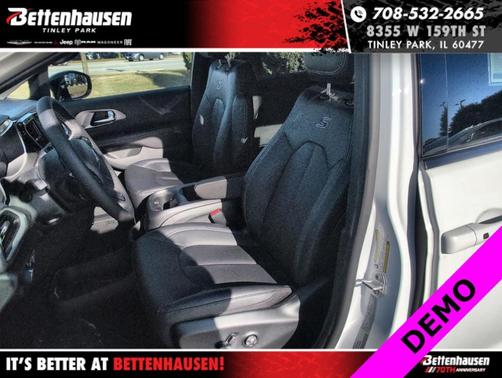 2026 Chrysler Pacifica Select