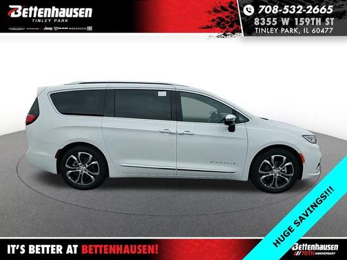 Bright White Clearcoat 2026 Chrysler Pacifica Pinnacle