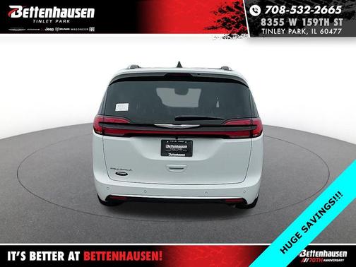 Bright White Clearcoat 2026 Chrysler Pacifica Pinnacle