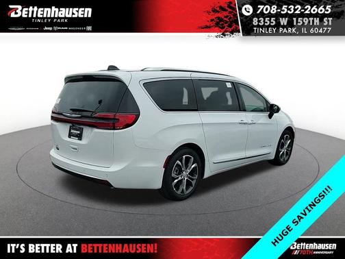 Bright White Clearcoat 2026 Chrysler Pacifica Pinnacle