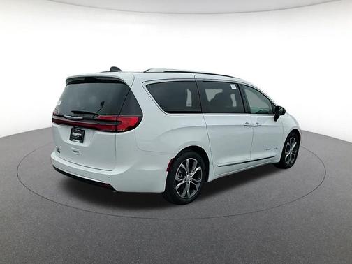 2026 Chrysler Pacifica Pinnacle