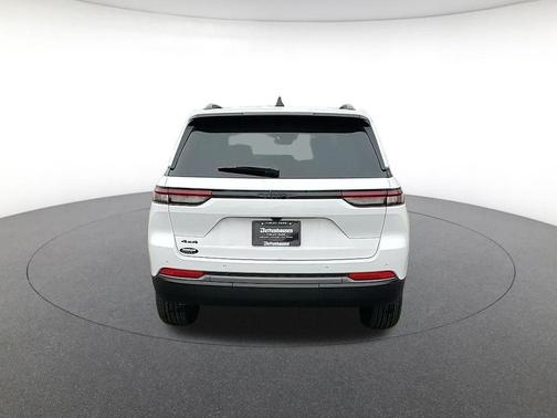 2026 Jeep Grand Cherokee Laredo