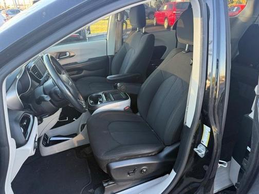 2020 Chrysler Pacifica Touring