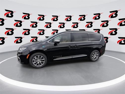 2025 Chrysler Pacifica Hybrid Pinnacle