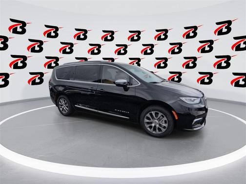 2025 Chrysler Pacifica Hybrid Pinnacle