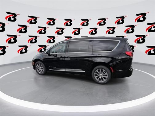 2025 Chrysler Pacifica Hybrid Pinnacle