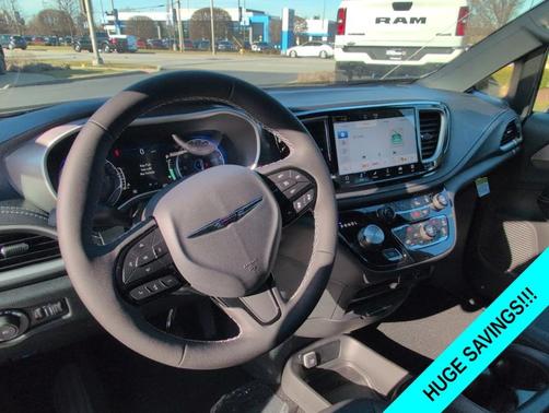 Bright White Clearcoat 2026 Chrysler Pacifica Select