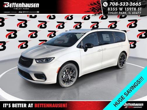 Bright White Clearcoat 2026 Chrysler Pacifica Select