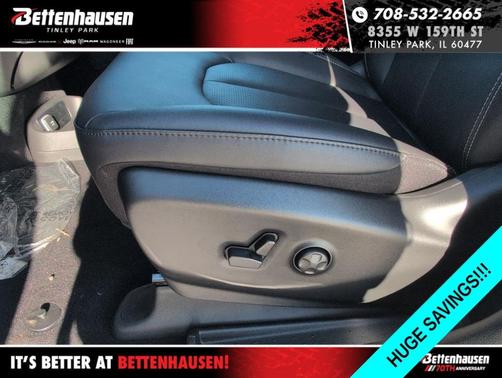 Bright White Clearcoat 2026 Chrysler Pacifica Select