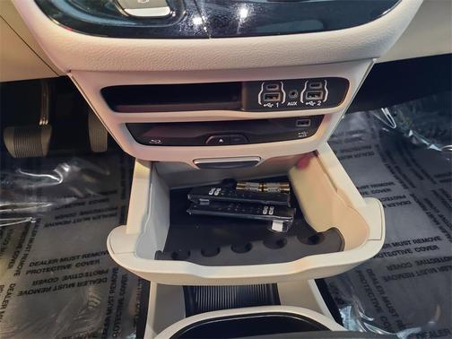2023 Chrysler Pacifica Touring-L