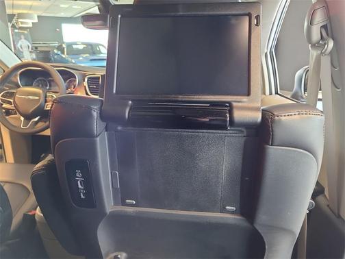 2023 Chrysler Pacifica Touring-L