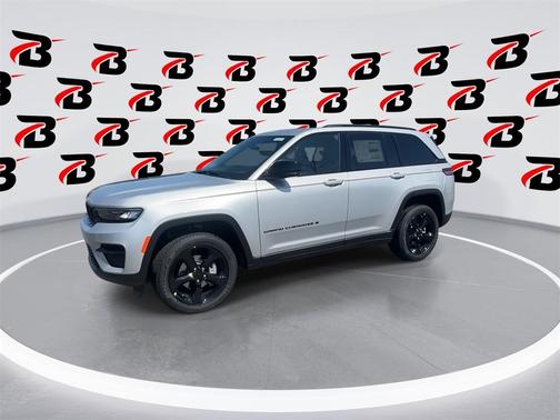 2025 Jeep Grand Cherokee Laredo