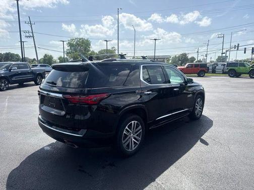 Black Metallic 2022 Chevrolet Traverse High Country