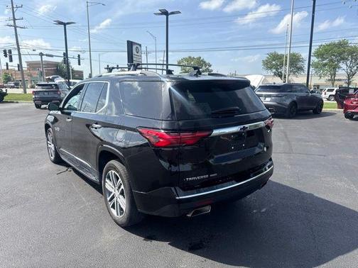 Black Metallic 2022 Chevrolet Traverse High Country