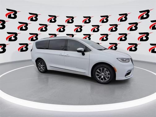2025 Chrysler Pacifica Hybrid Pinnacle