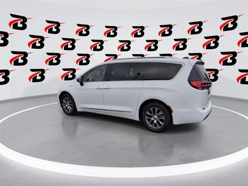 2025 Chrysler Pacifica Hybrid Pinnacle