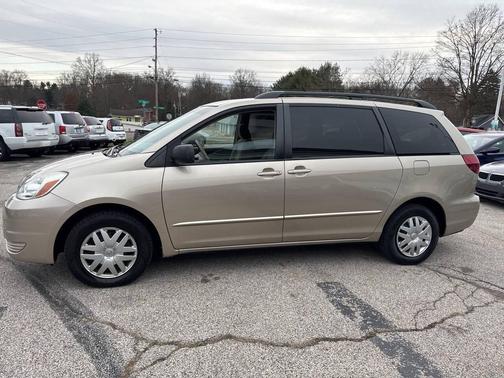 2005 Toyota Sienna LE