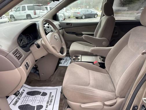 2005 Toyota Sienna LE