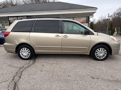2005 Toyota Sienna LE