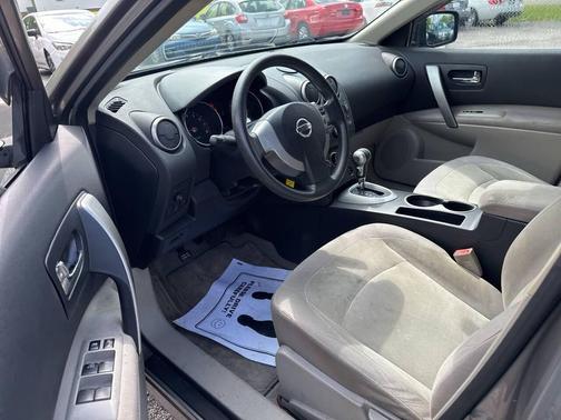 Gray 2009 Nissan Rogue S