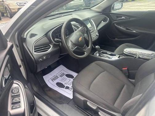 Silver 2018 Chevrolet Malibu 1LS