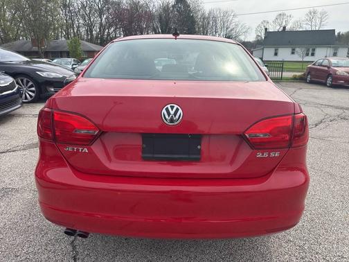 Red 2011 Volkswagen Jetta SE