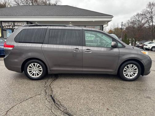 2012 Toyota Sienna XLE