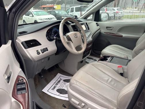 2012 Toyota Sienna XLE