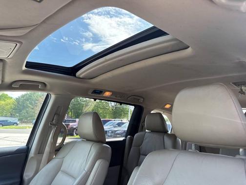 Maroon 2011 Honda Odyssey EX