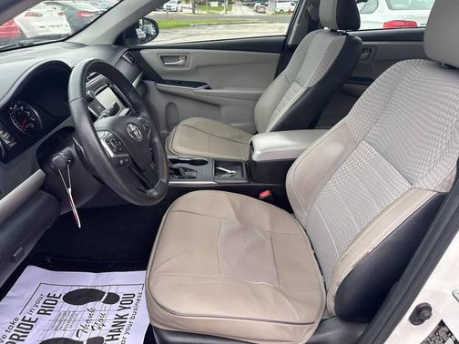 White 2015 Toyota Camry SE