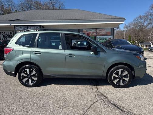 Green 2017 Subaru Forester 2.5i