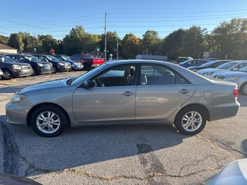 2005 Toyota Camry LE V6