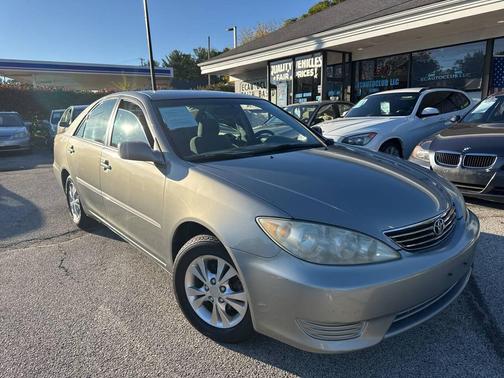 2005 Toyota Camry LE V6
