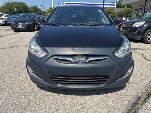 2013 Hyundai Accent SE