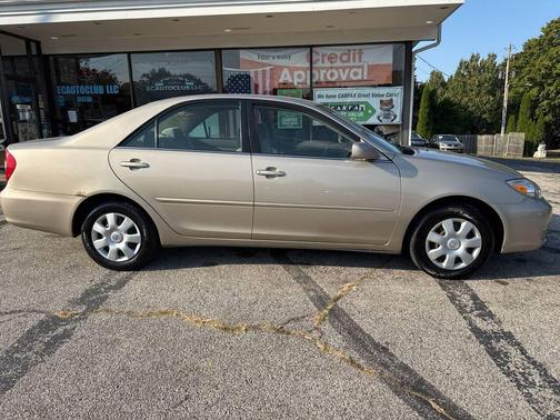 2004 Toyota Camry LE