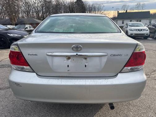 2005 Toyota Camry LE