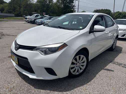 White 2014 Toyota Corolla LE
