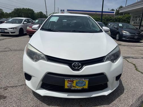 White 2014 Toyota Corolla LE
