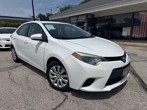 White 2014 Toyota Corolla LE