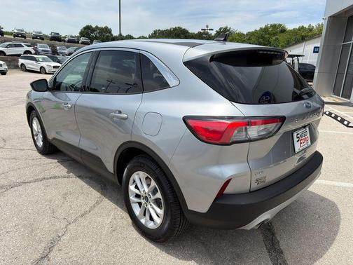 Iconic Silver Metallic 2021 Ford Escape SE
