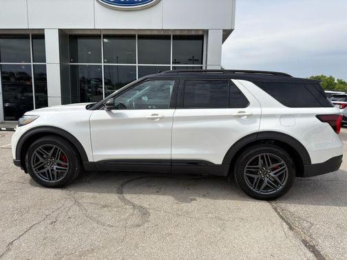 Star White Metallic Tri-Coat 2025 Ford Explorer ST