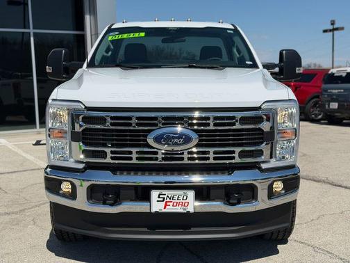 Oxford White 2026 Ford F-350 XLT