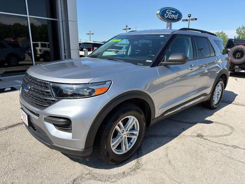 Iconic Silver Metallic 2022 Ford Explorer XLT