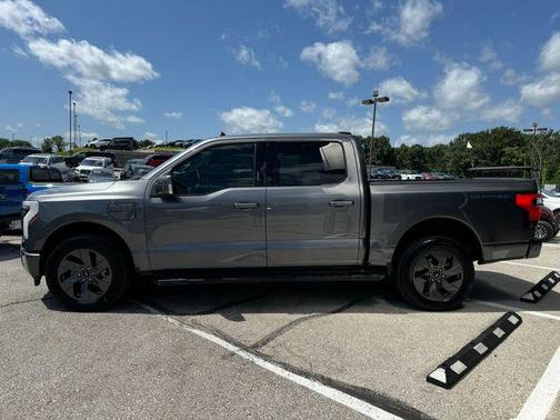 2022 Ford F-150 Lightning LARIAT