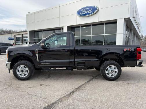 Agate Black Metallic 2026 Ford F-350 XLT