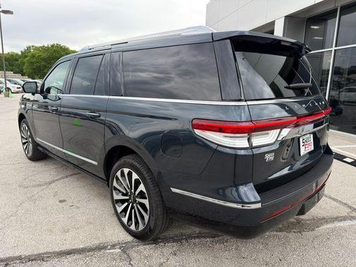 Flight Blue Metallic Clearcoat 2024 Lincoln Navigator Reserve