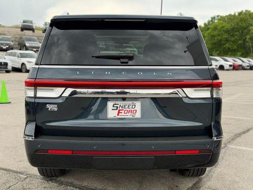 Flight Blue Metallic Clearcoat 2024 Lincoln Navigator Reserve