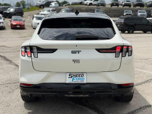 Star White Metallic Tri-Coat 2022 Ford Mustang Mach-E GT